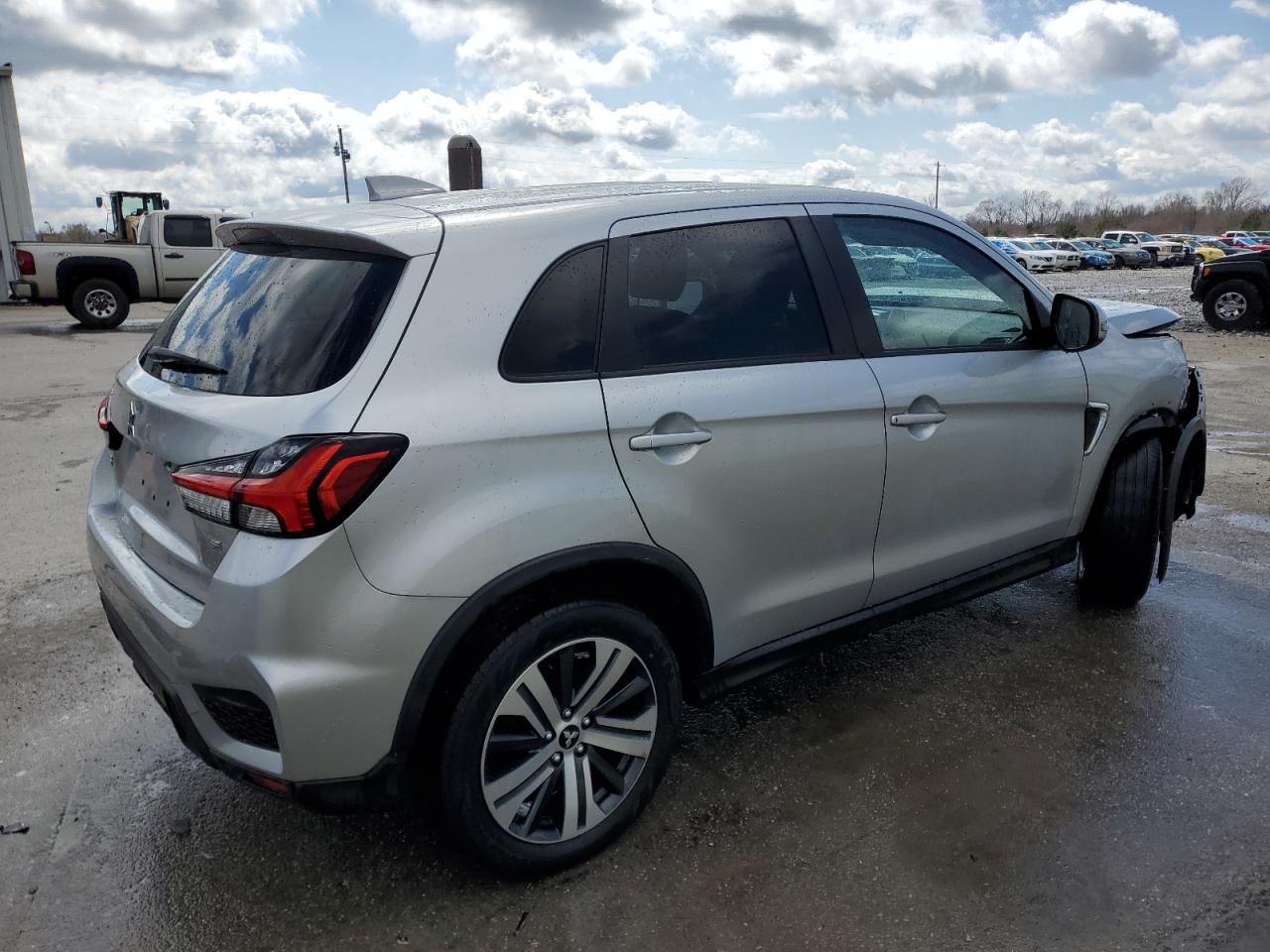 2021 Mitsubishi Outlander - Image 3