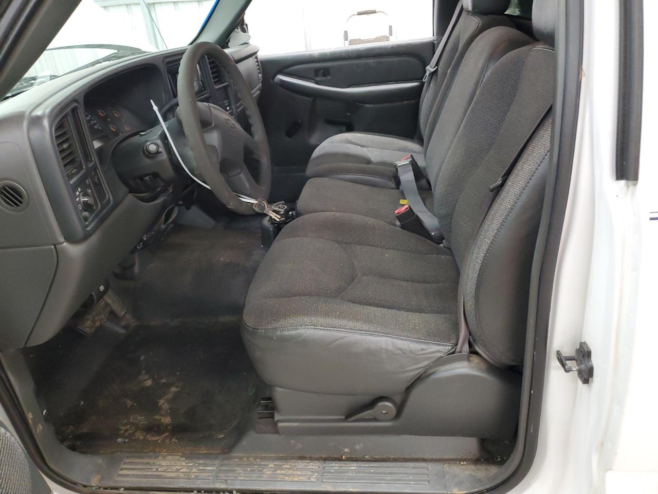 2003 Chevrolet Silverado - Image 7
