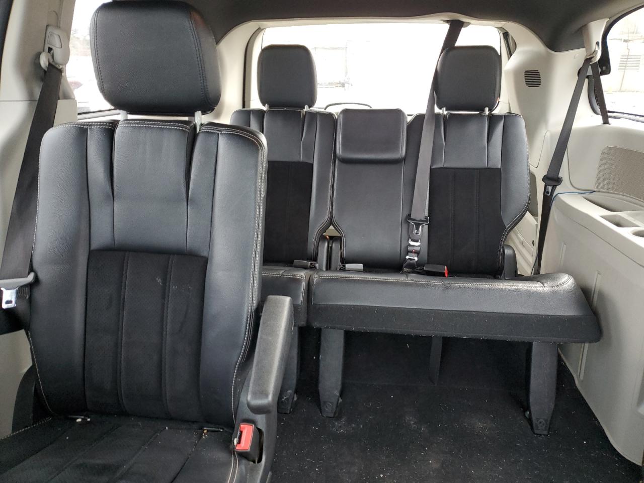 2017 Dodge Caravan - Image 10