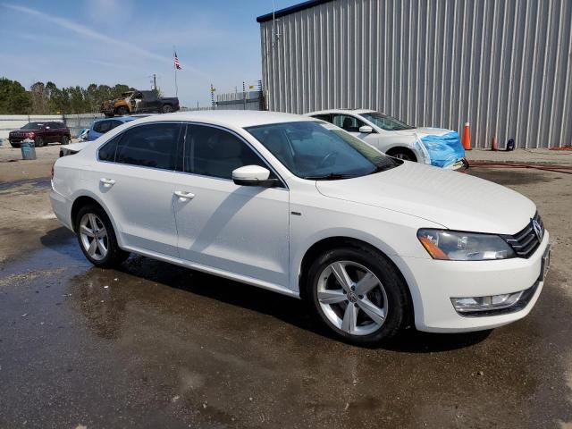  VOLKSWAGEN PASSAT 2015 White