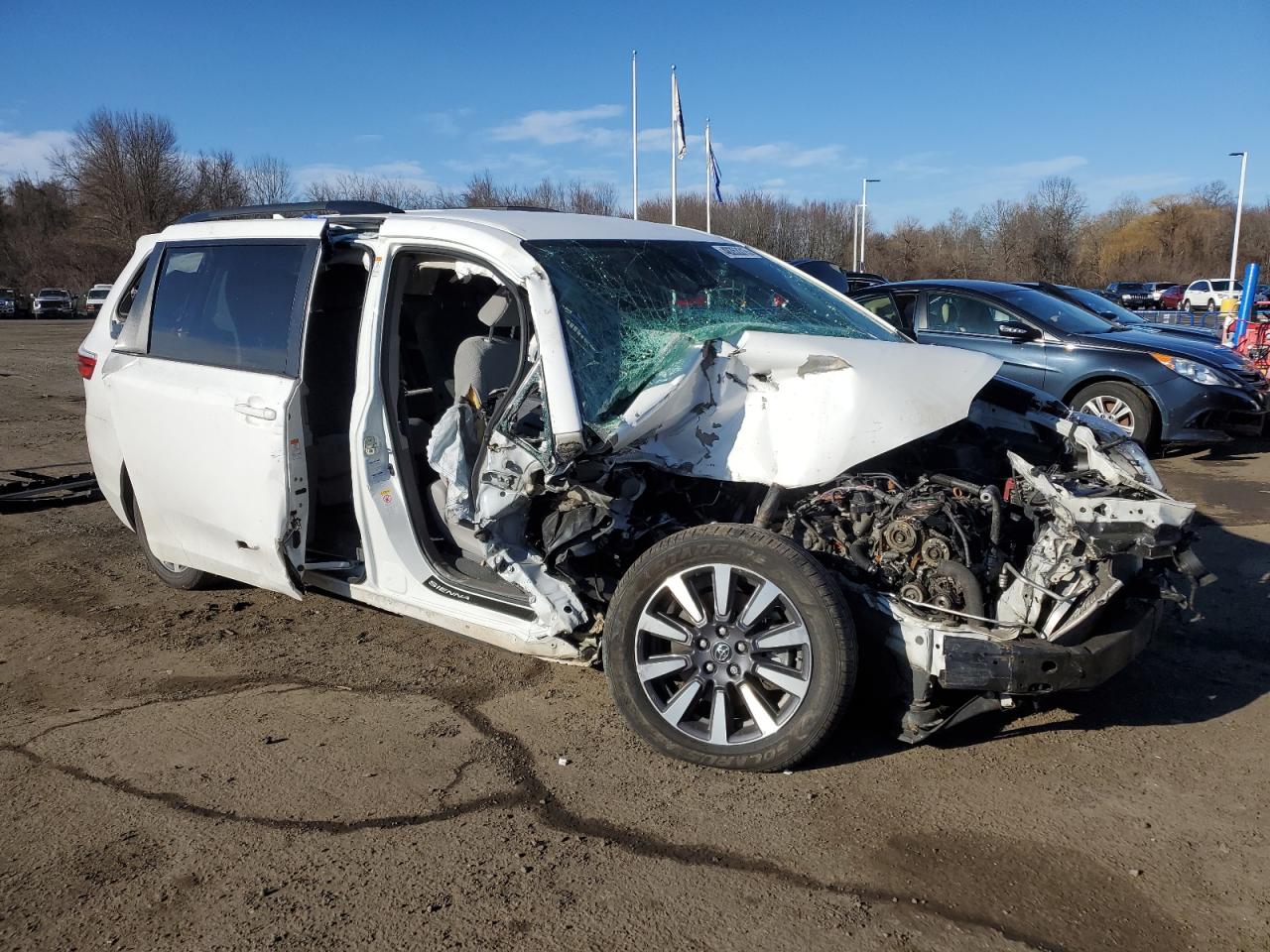 2019 Toyota Sienna - Image 4