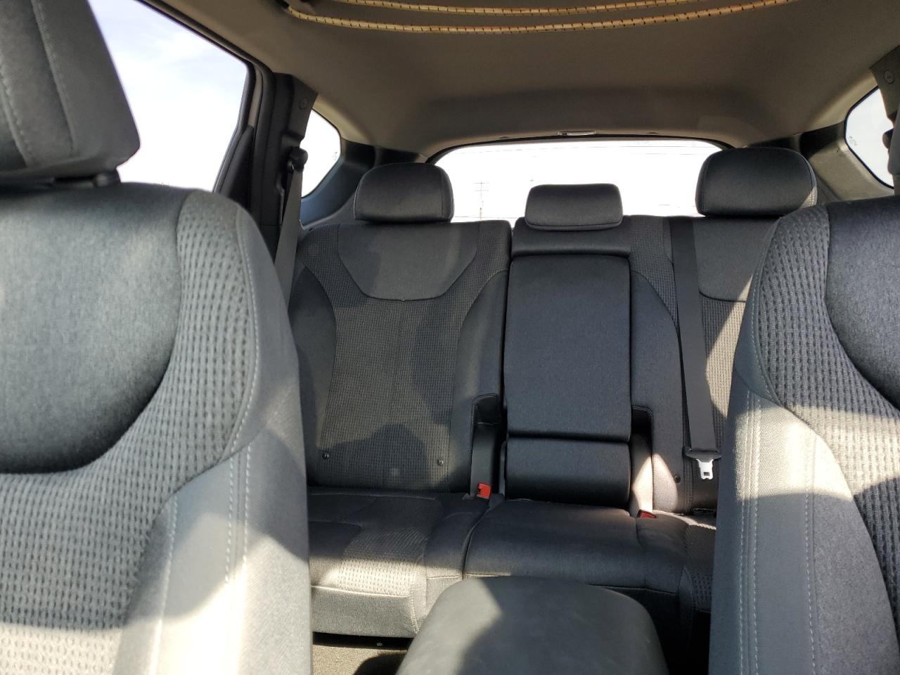 2022 Hyundai Santa Fe - Image 10