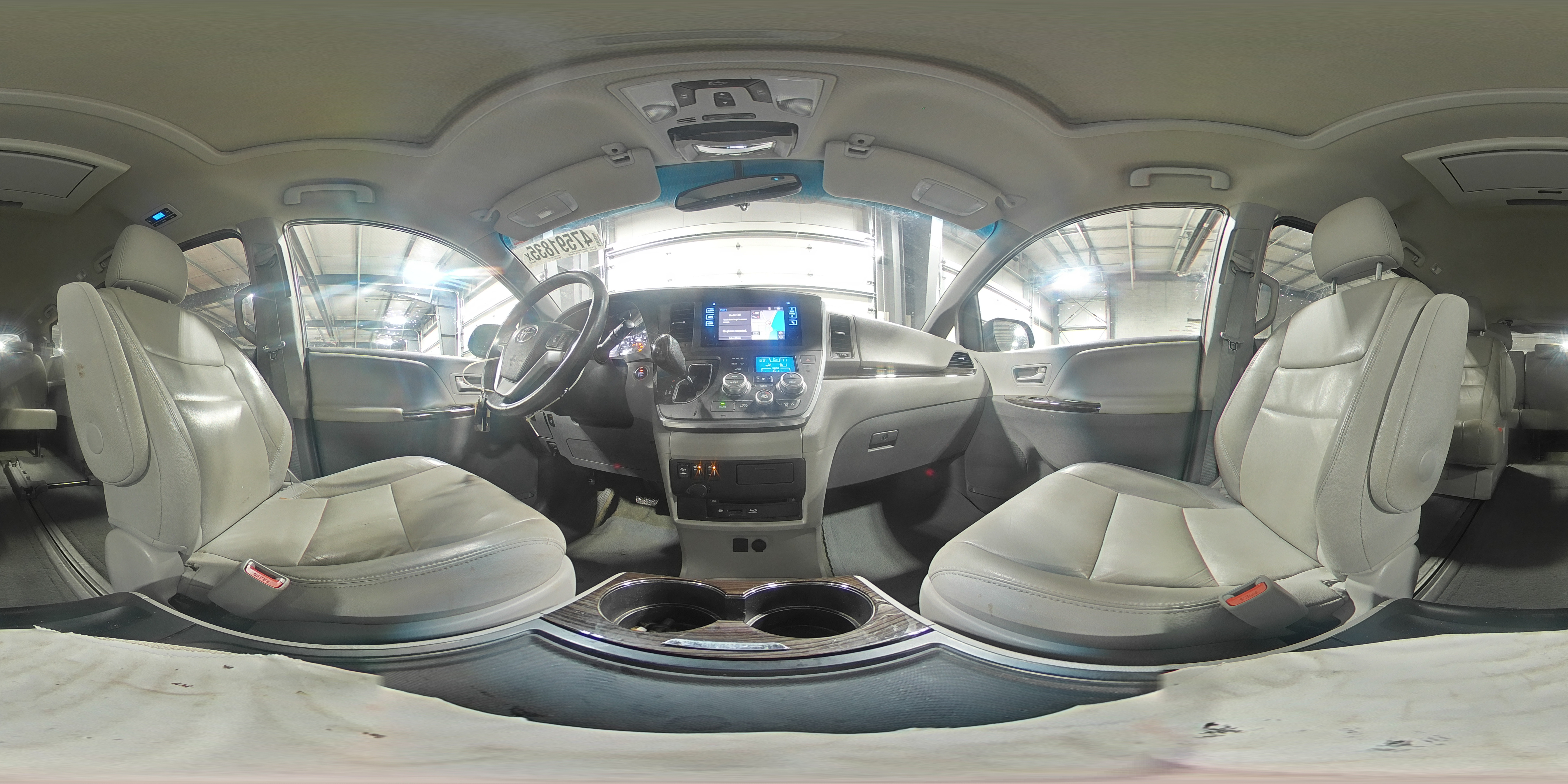 2015 Toyota Sienna - Image 16