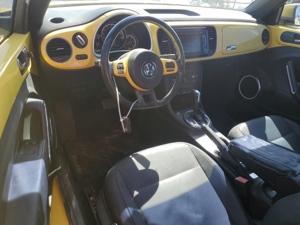 2013 Volkswagen Beetle - Image 8