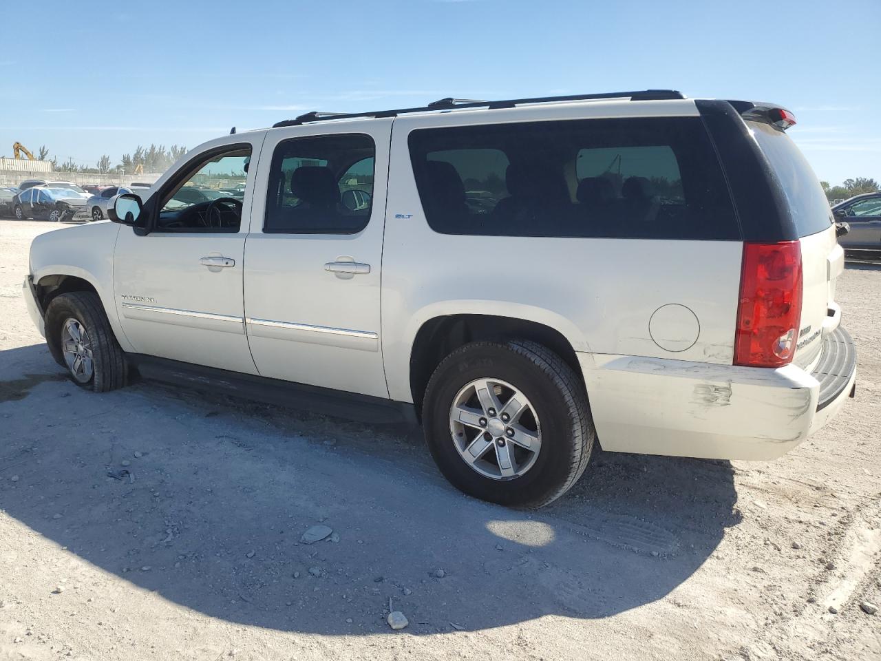 2011 GMC Yukon - Image 2