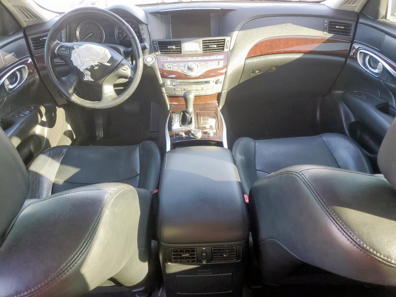 2013 Infiniti M - Image 8