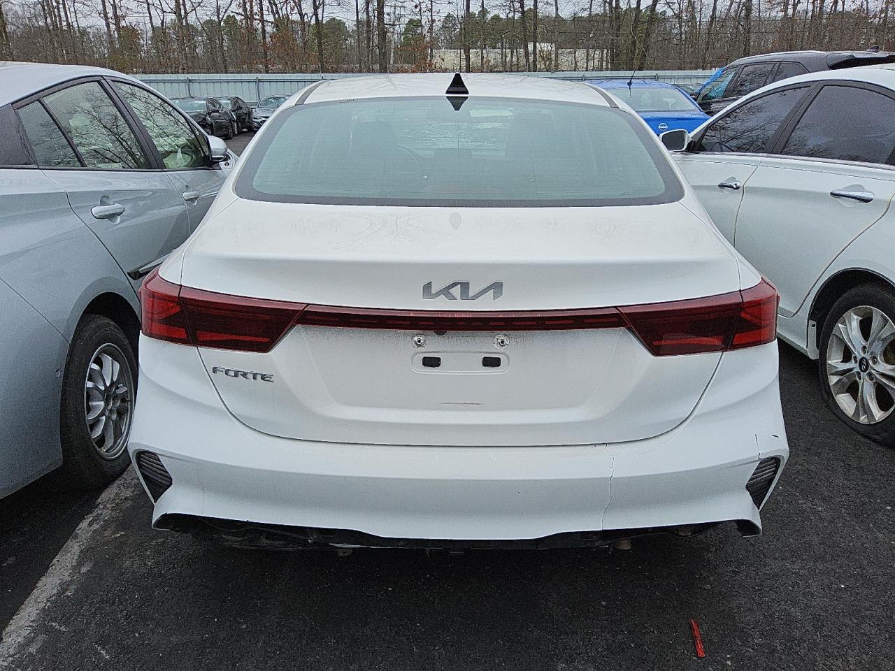 2022 Kia Forte - Image 6