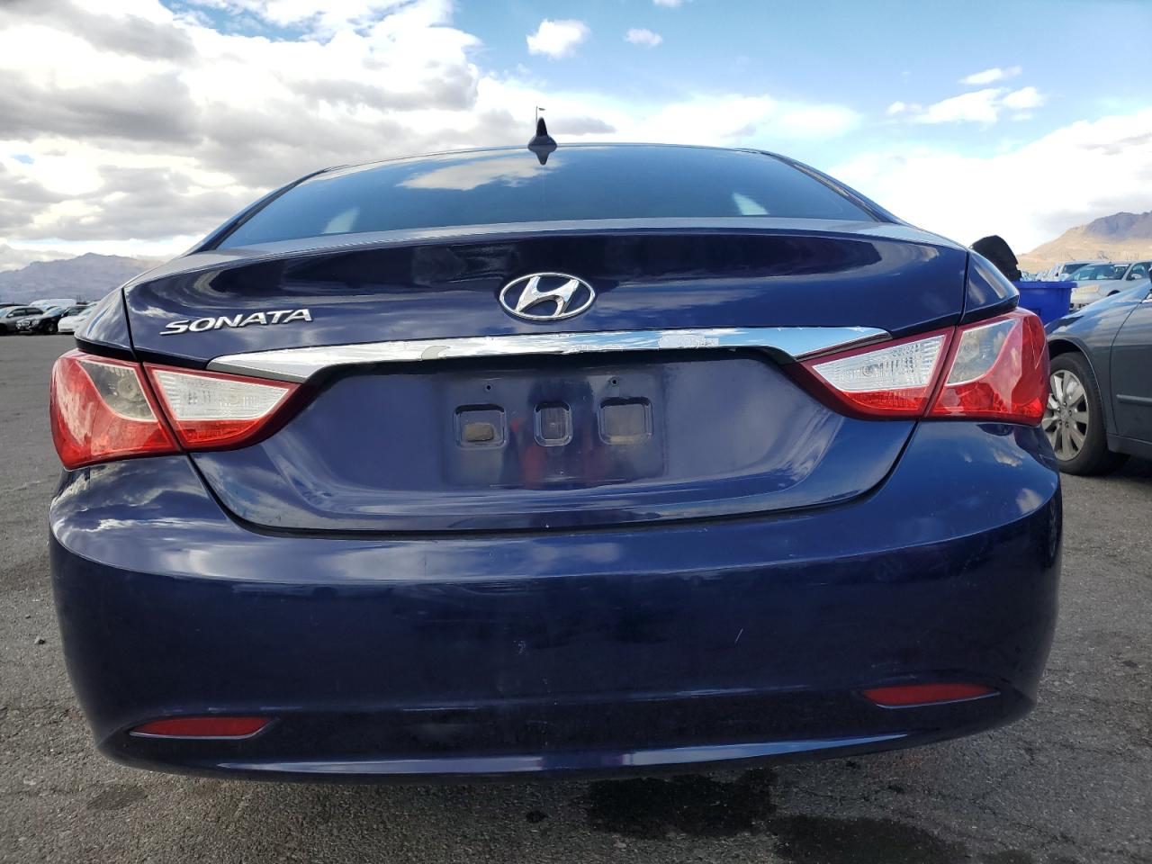 2011 Hyundai Sonata - Image 6