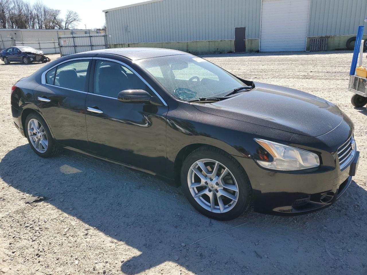 2010 Nissan Maxima - Image 4