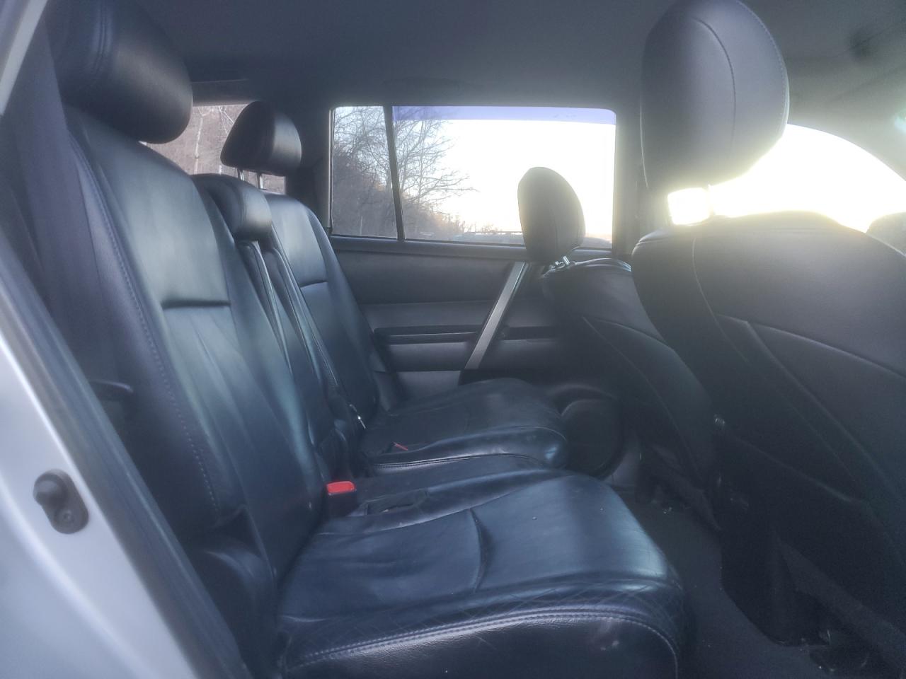 2003 Honda CR-V - Image 11