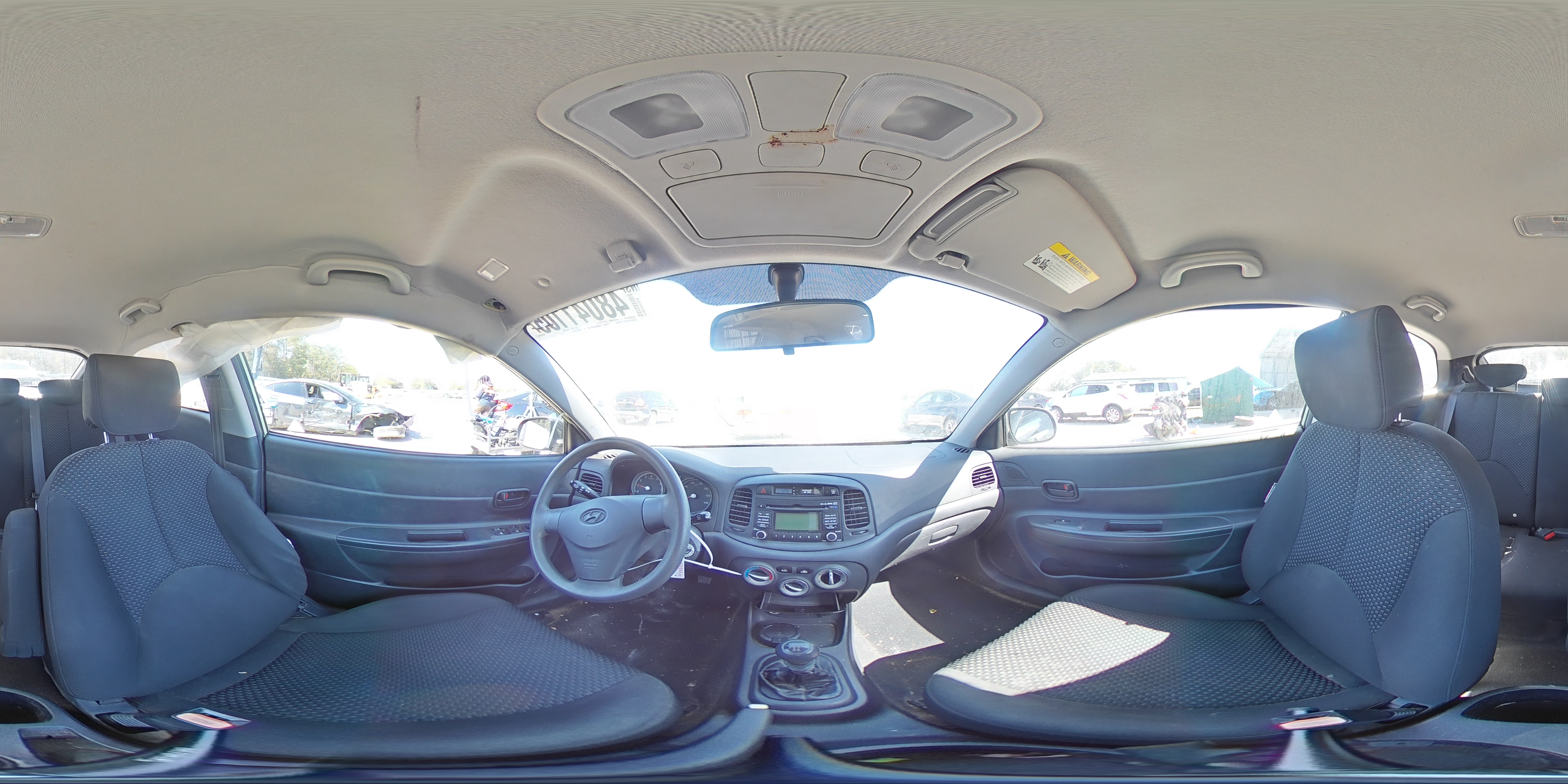 2010 Hyundai Accent - Image 12