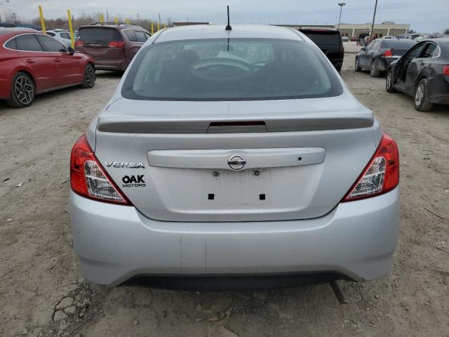  NISSAN VERSA 2018 Silver