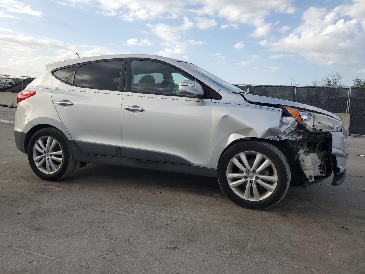 2010 Hyundai Tucson - Image 4