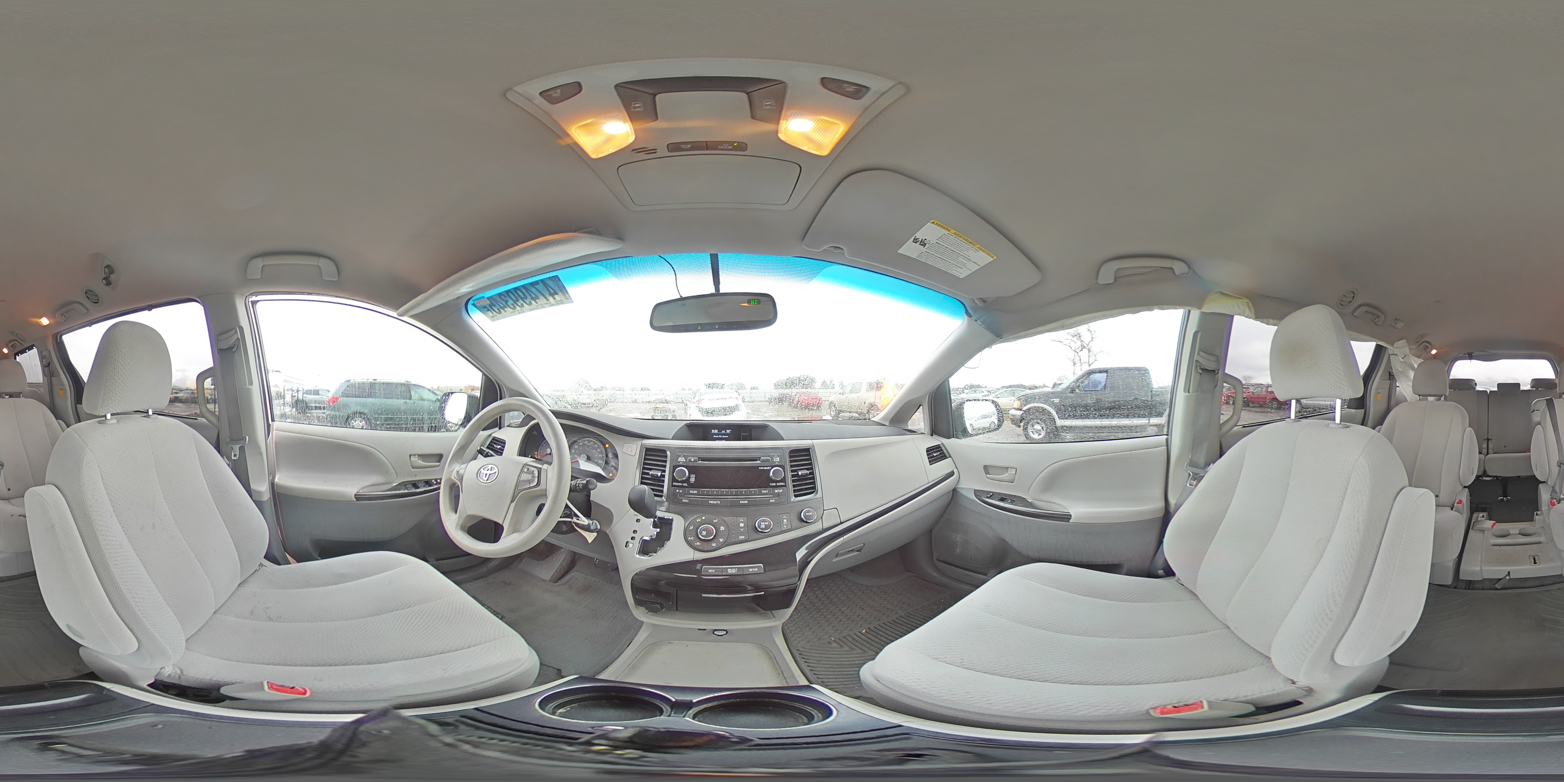 2012 Toyota Sienna - Image 13