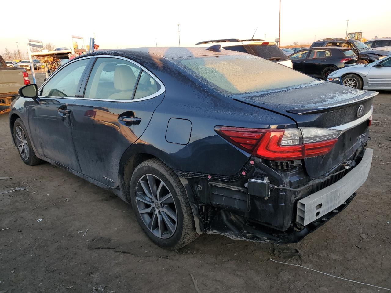 2016 Lexus ES - Image 2