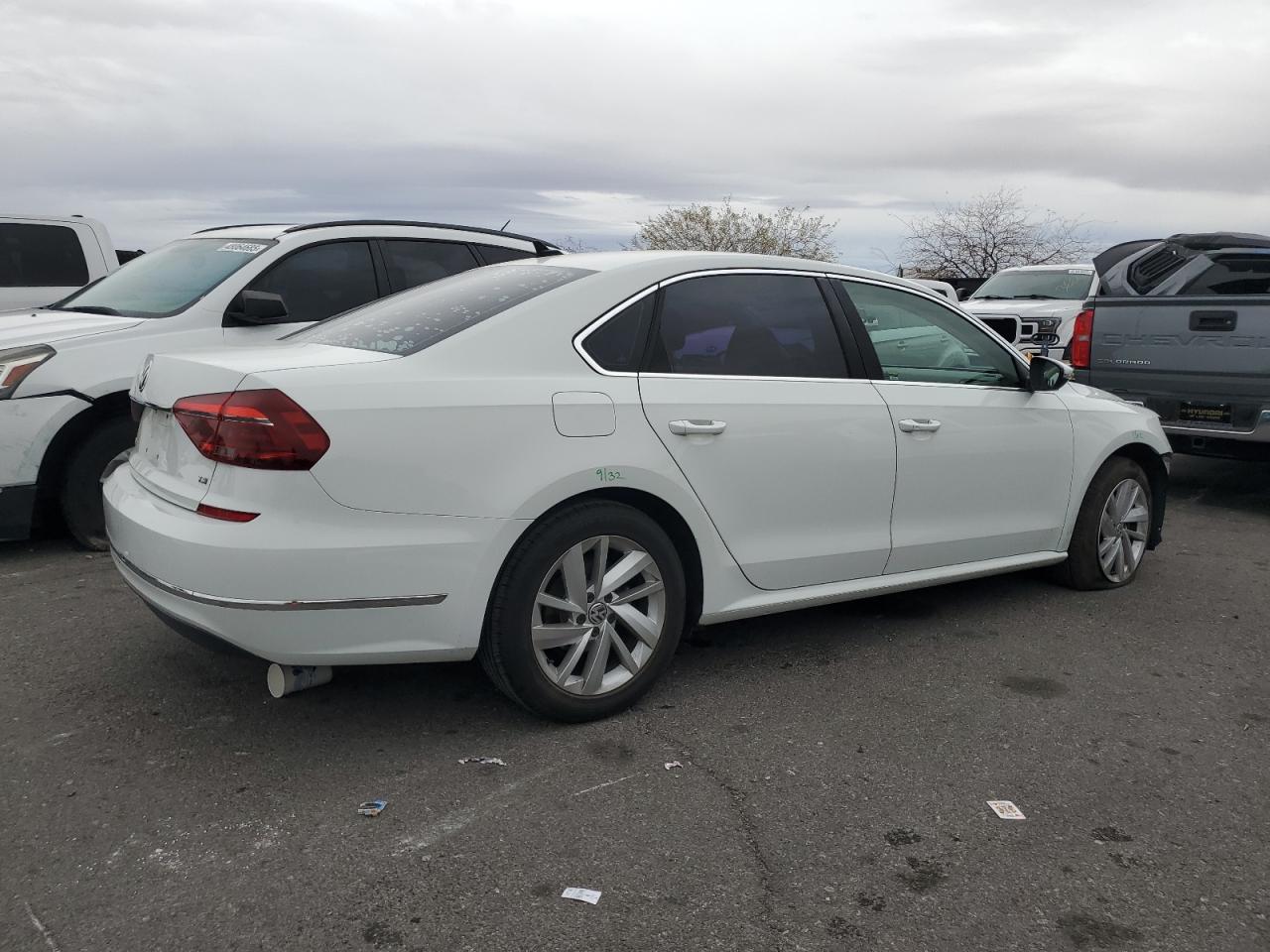 2018 Volkswagen Passat - Image 3