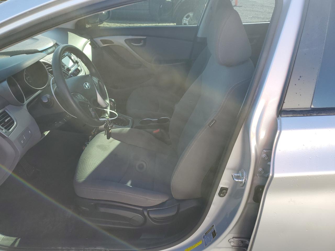 2016 Hyundai Elantra - Image 7
