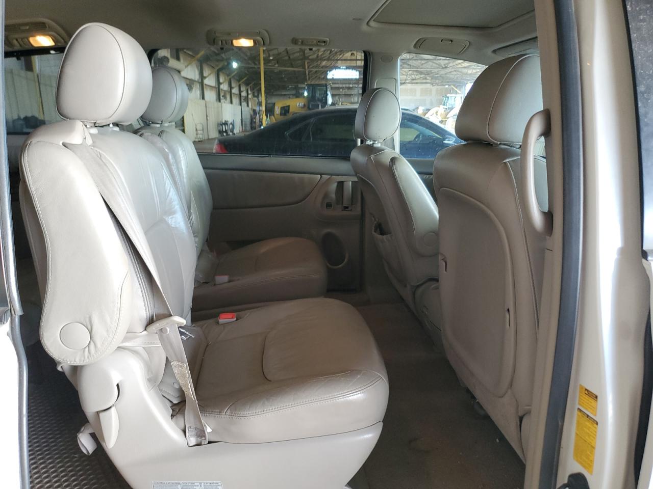 2006 Toyota Sienna - Image 11