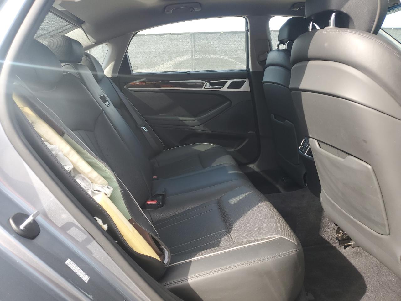 2016 Hyundai Genesis - Image 10