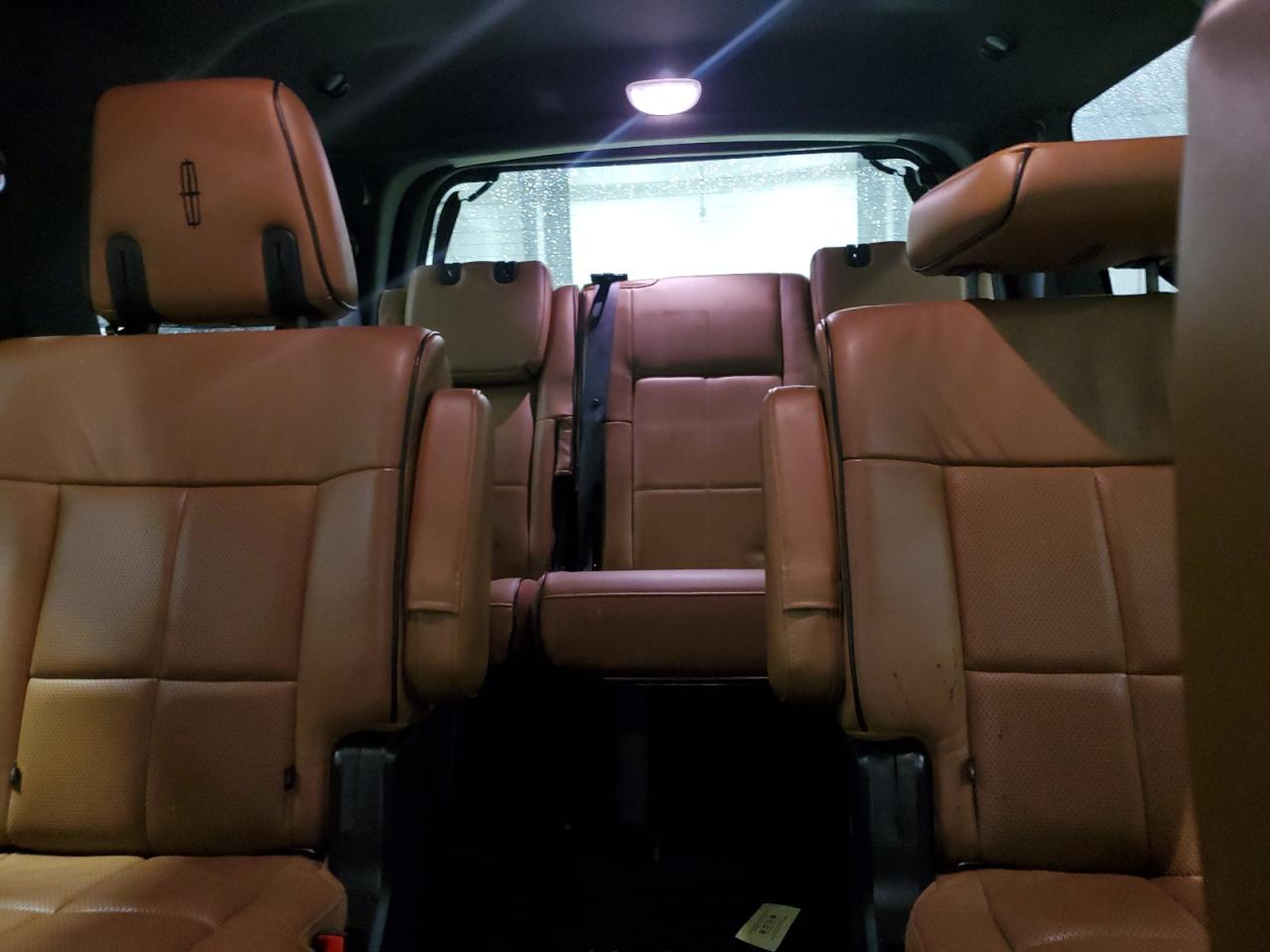 2014 Lincoln Navigator - Image 10