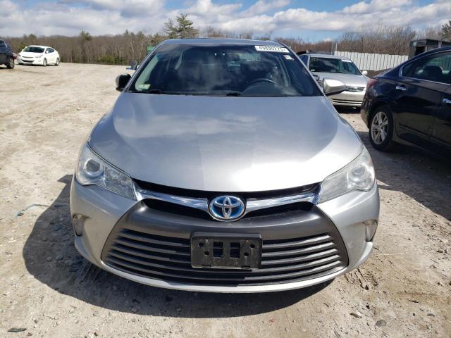 Sedans TOYOTA CAMRY 2017 Srebrny