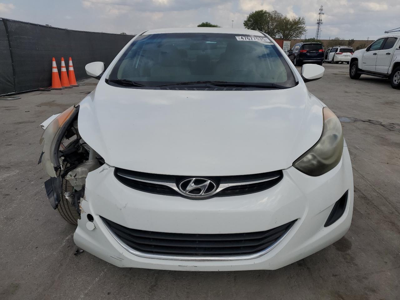 2011 Hyundai Elantra - Image 5