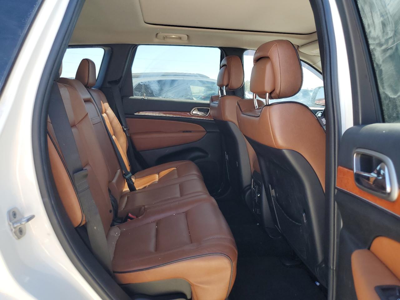 2012 Jeep Grand Cherokee - Image 11