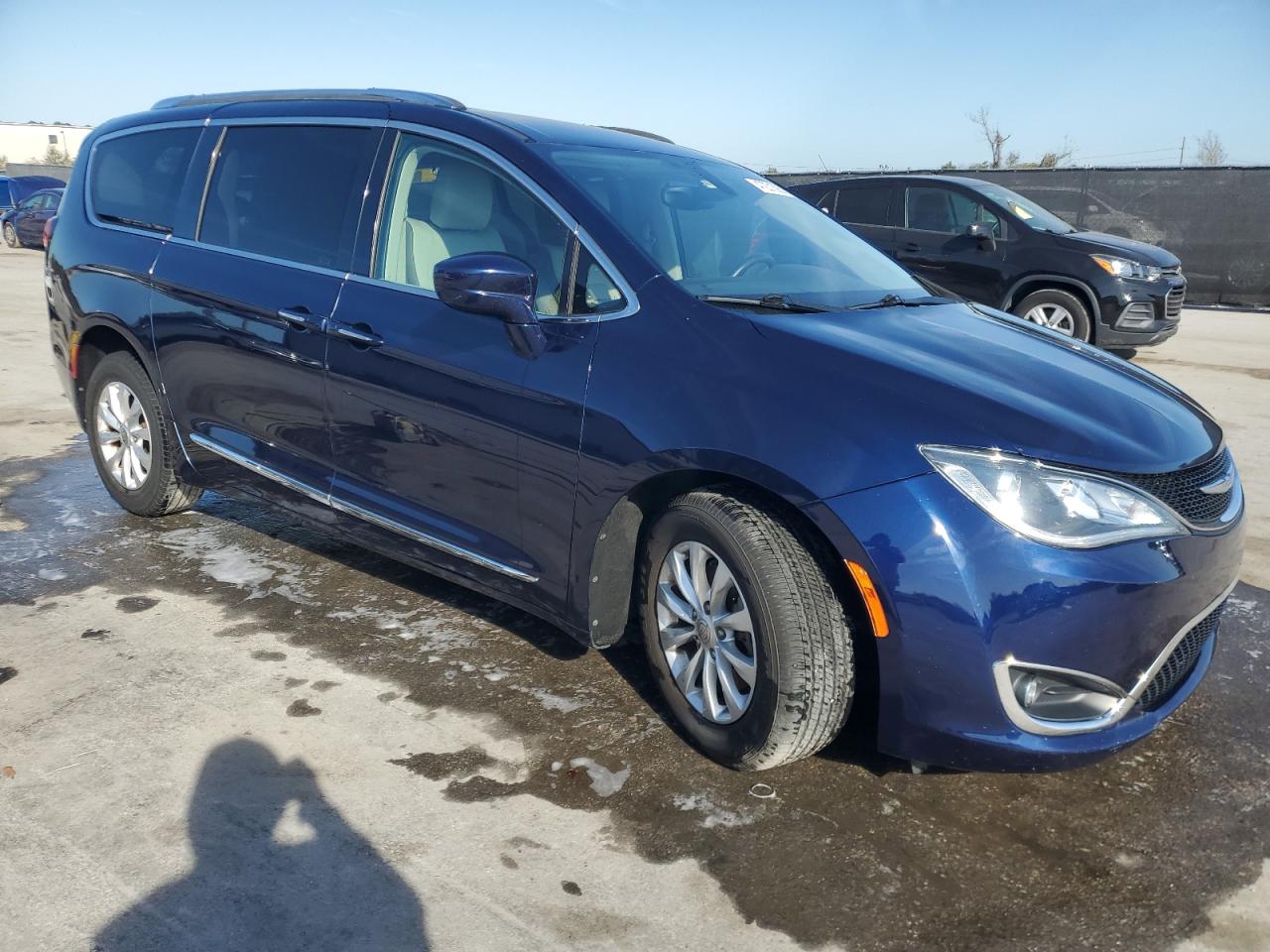 2018 Chrysler Pacifica - Image 4