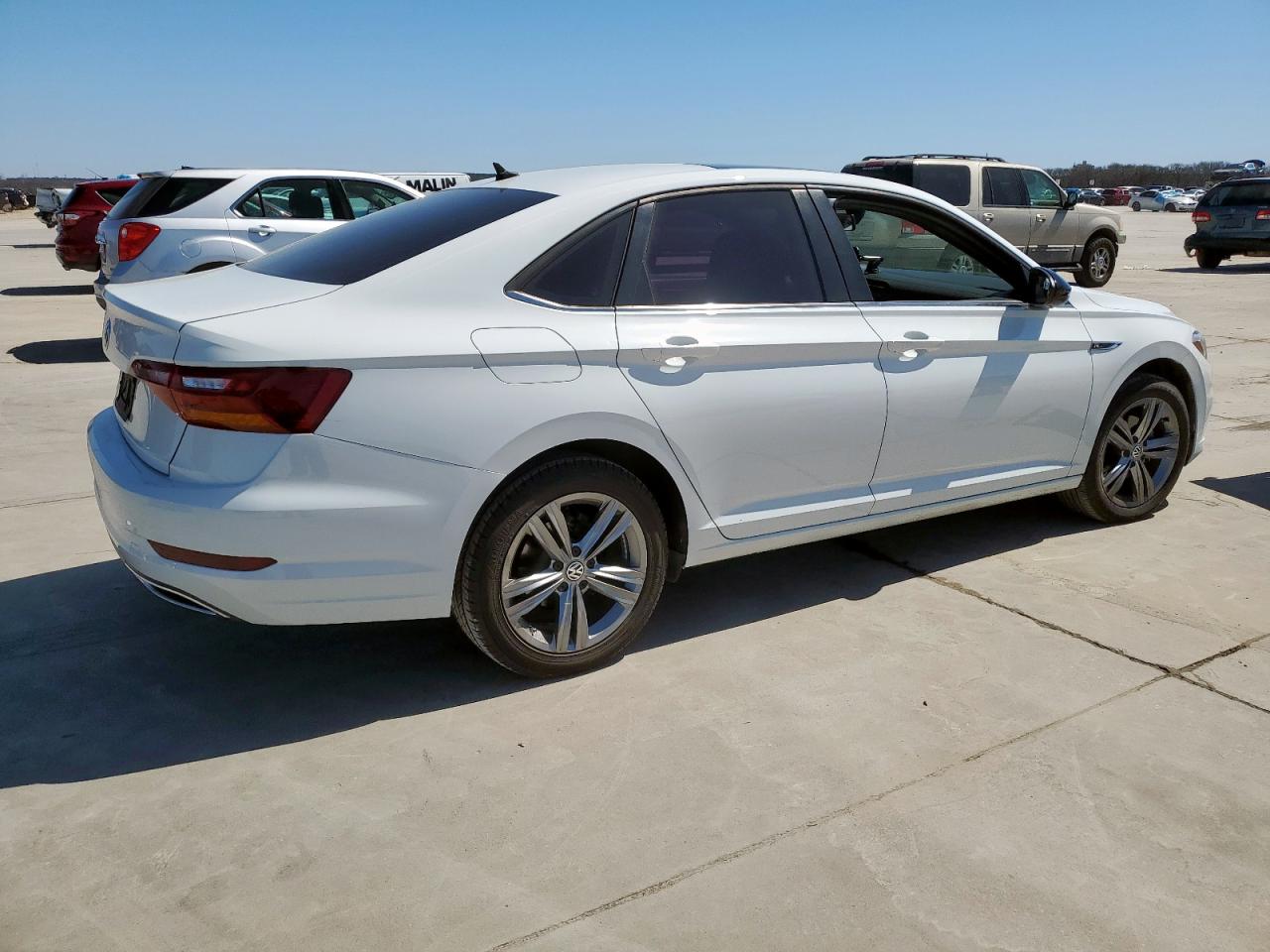 2019 Volkswagen Jetta - Image 3