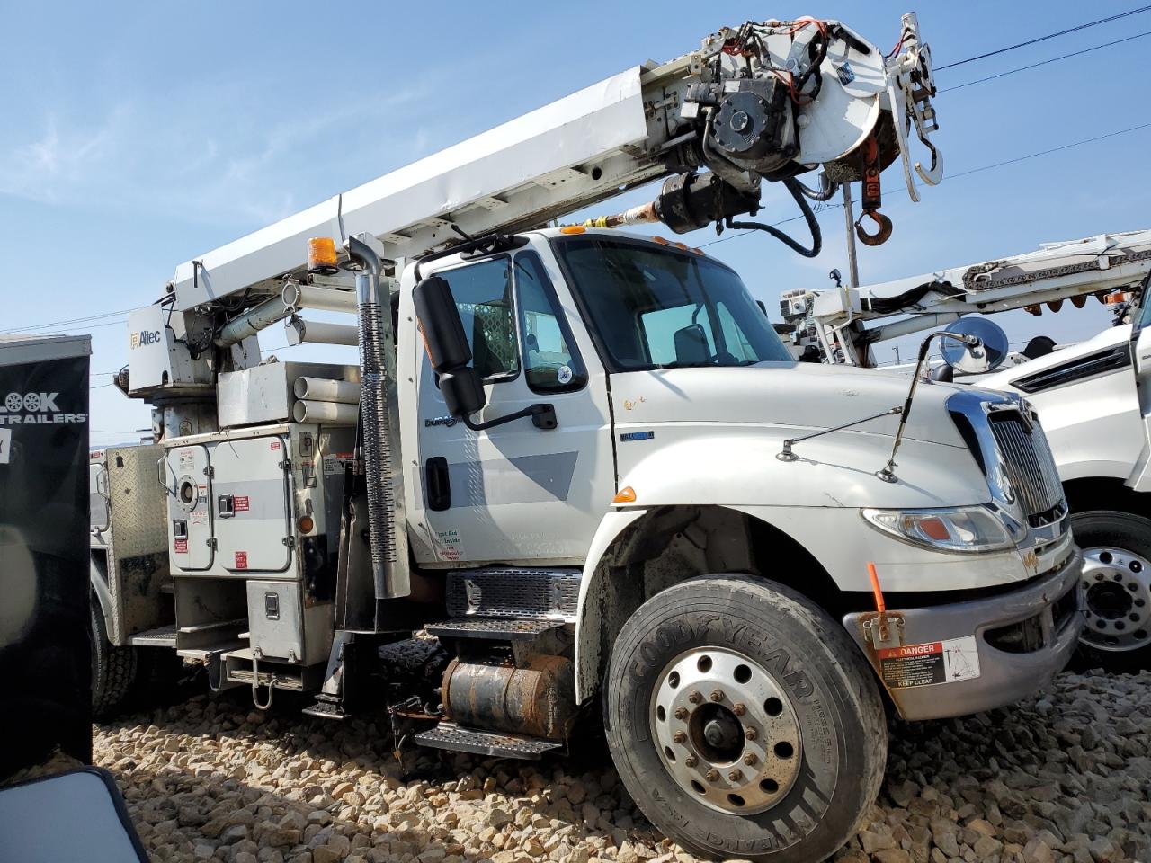Ebensburg, PA에서 판매 중인 2011 International Durastar 4400 Digger Derrick Truck - Minor Dent/Scratches