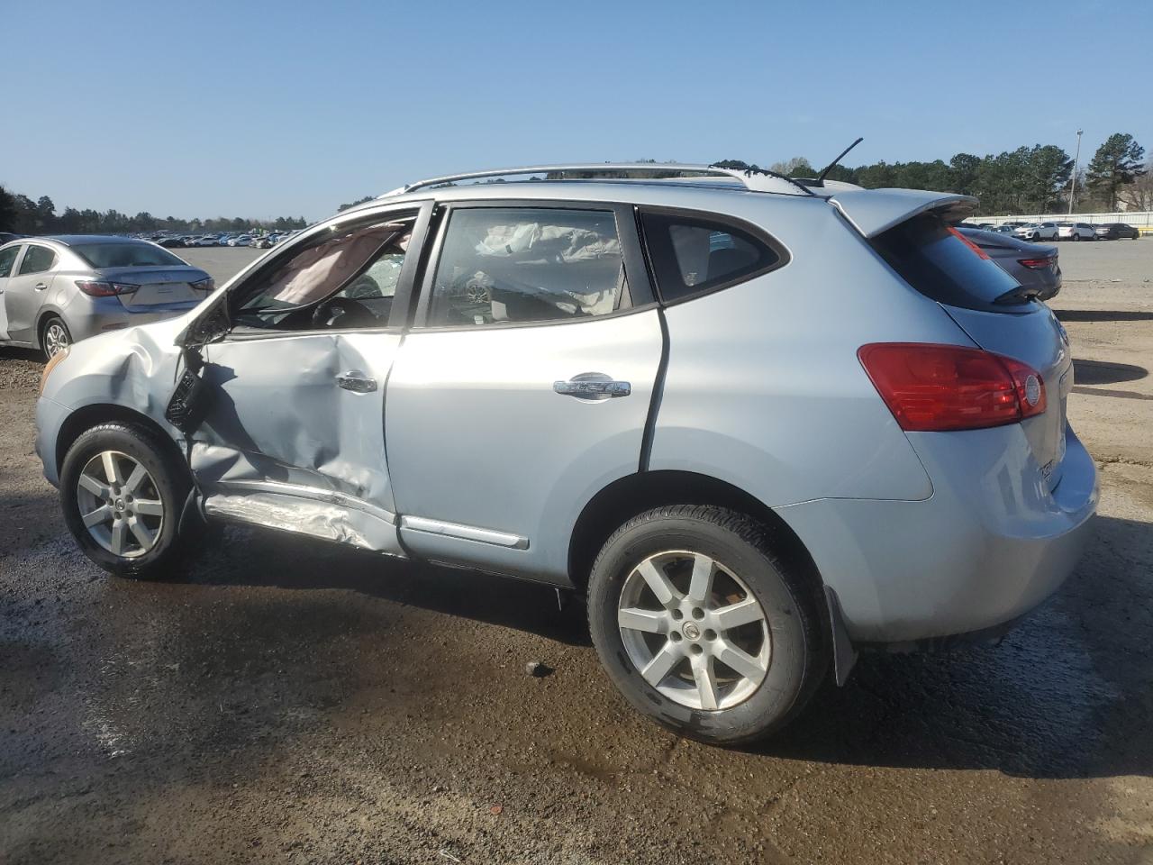 2014 Nissan Rogue - Image 2