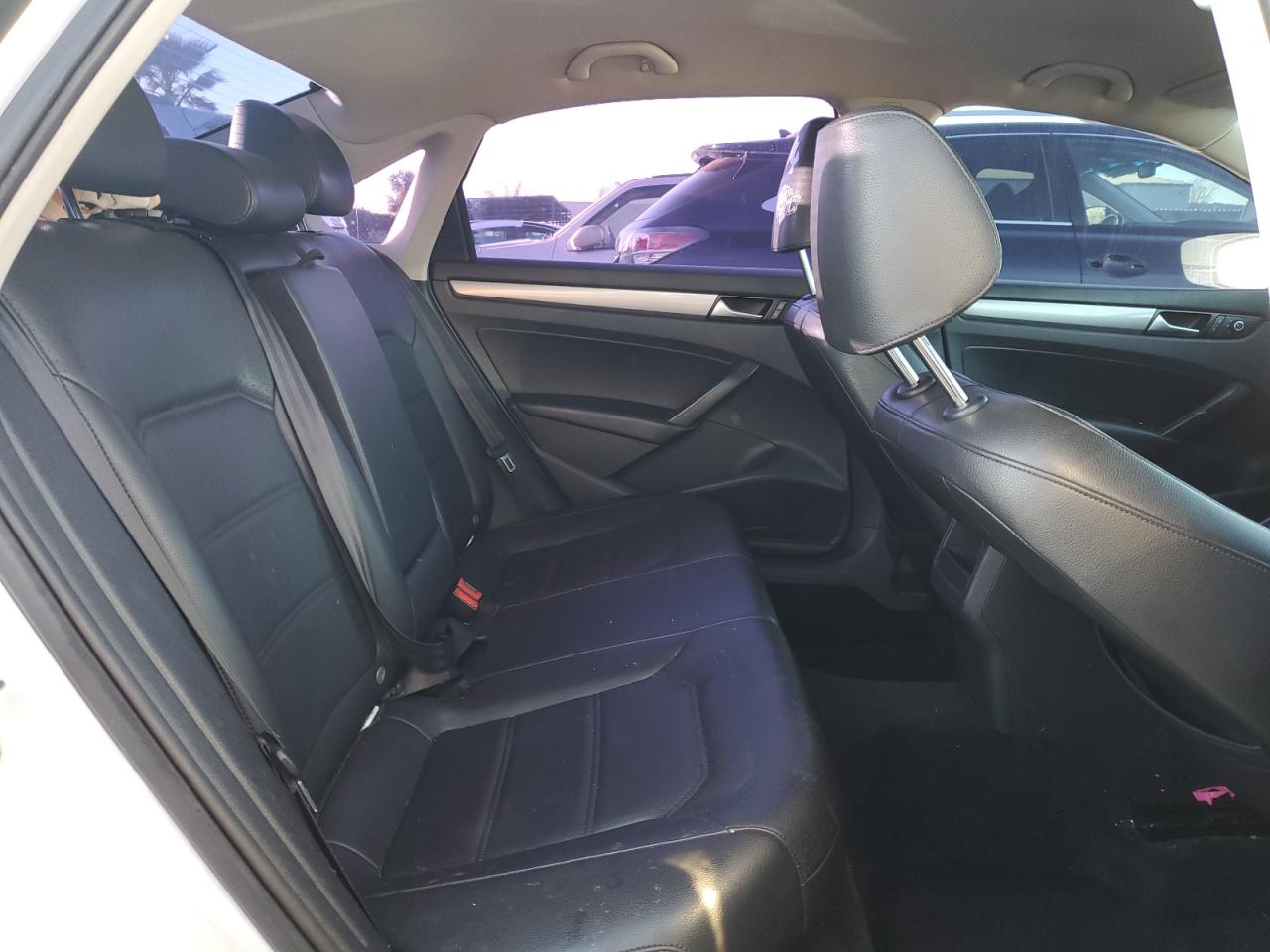 2015 Volkswagen Passat - Image 10