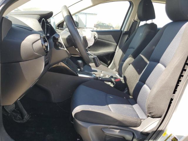 Седаны TOYOTA YARIS 2017 Серебристый