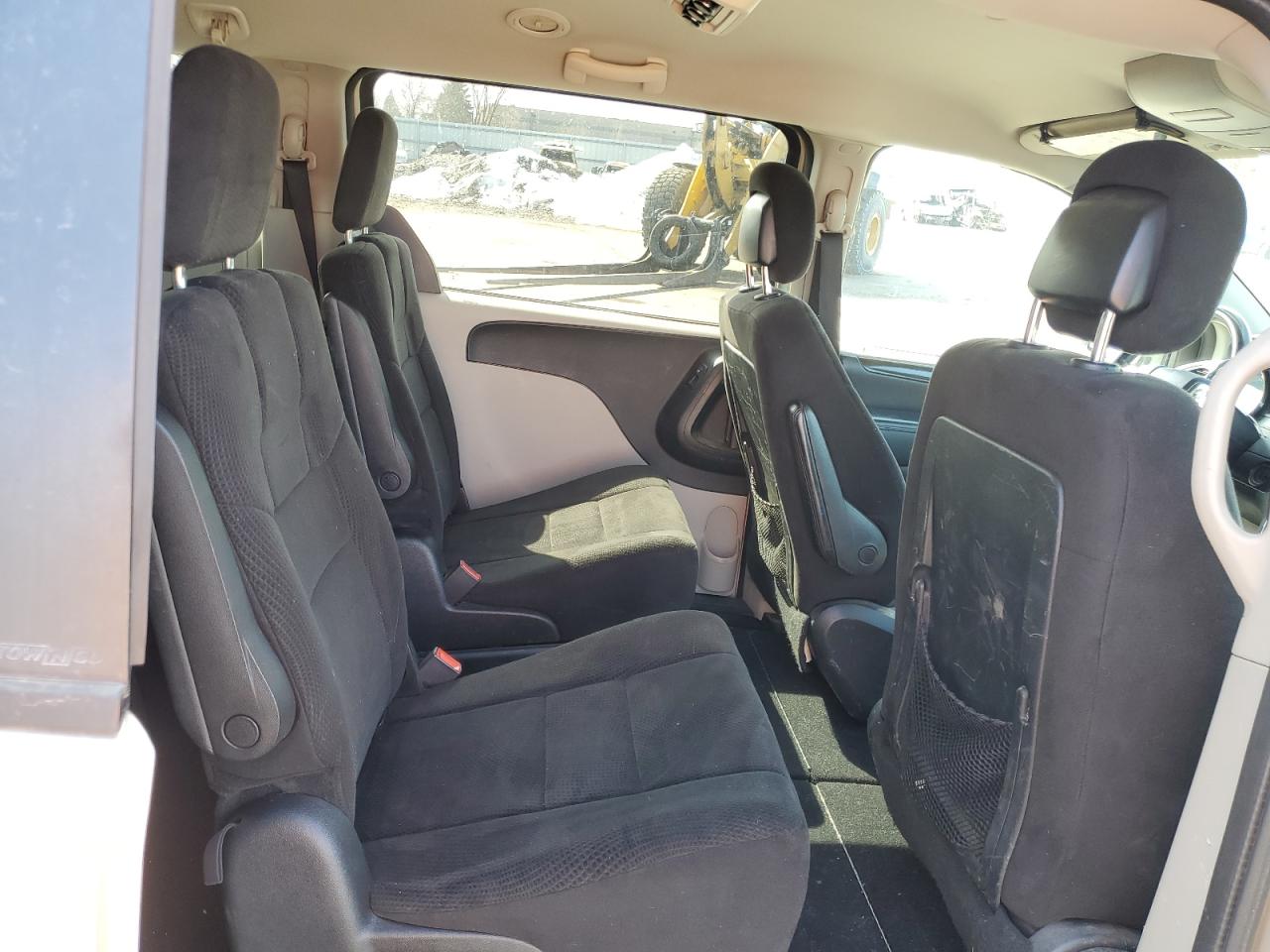 2013 Dodge Caravan - Image 11