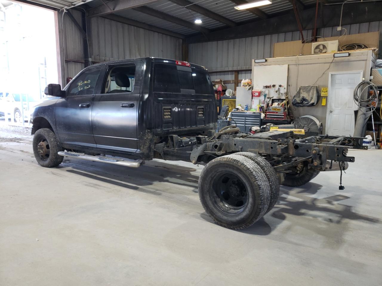 2018 RAM 3500 - Image 2