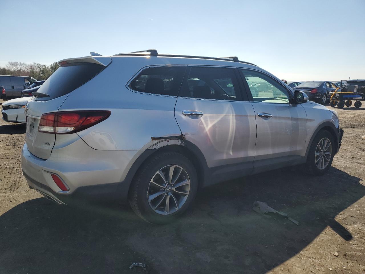 2018 Hyundai Santa Fe - Image 3