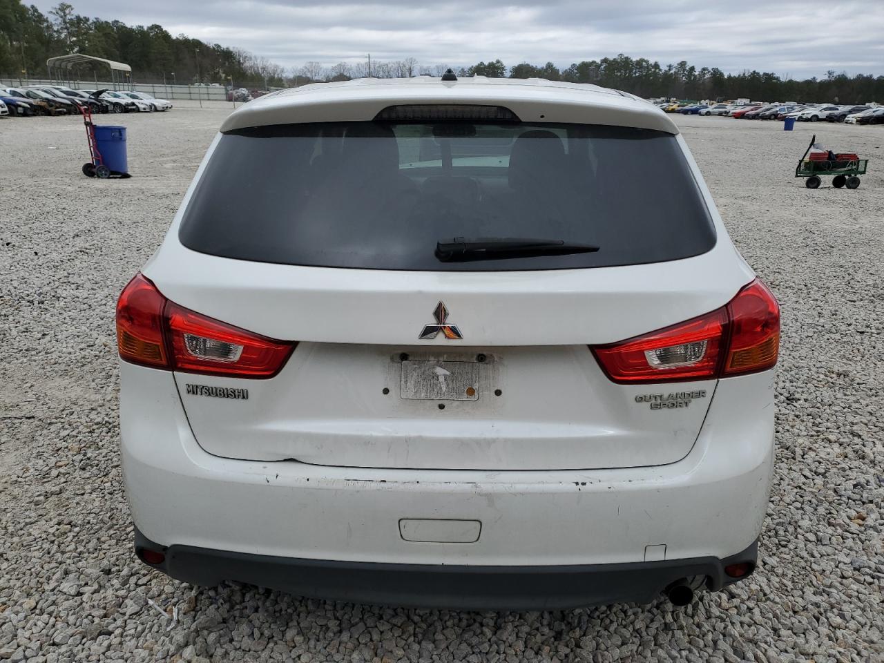 2014 Mitsubishi Outlander - Image 6