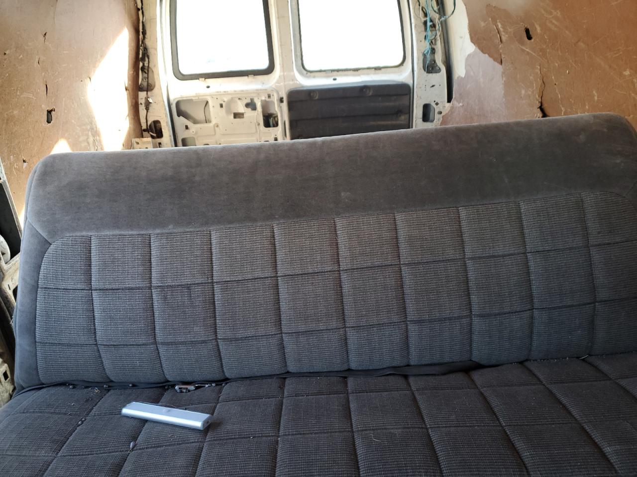 2004 Chevrolet Express - Image 10