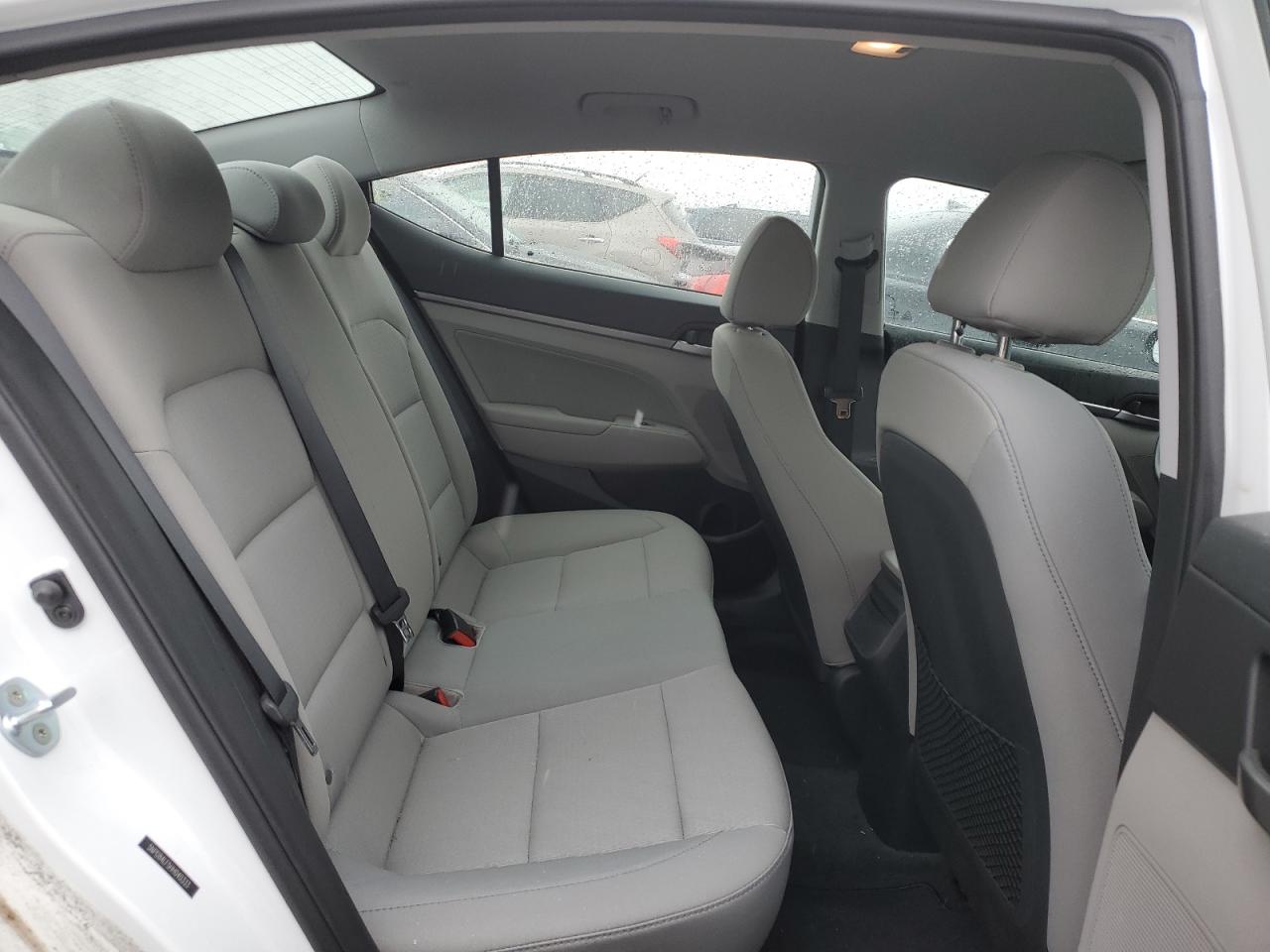 2017 Hyundai Elantra - Image 10