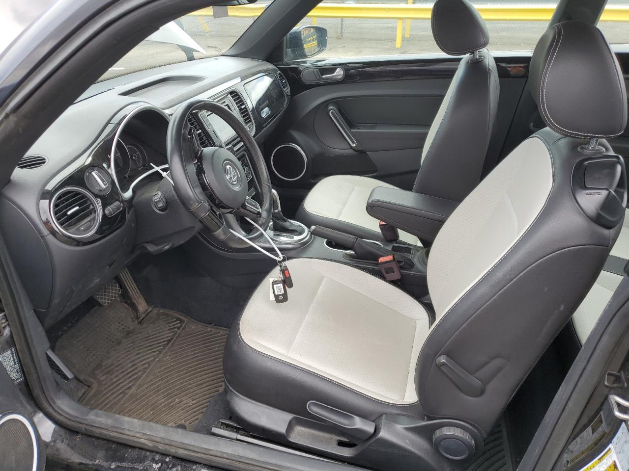 2018 Volkswagen Beetle - Image 7