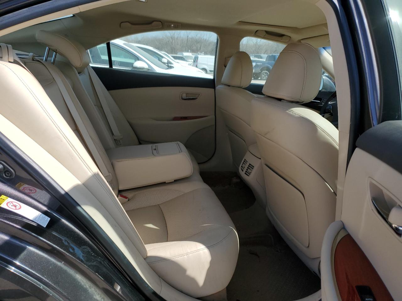 2011 Lexus ES - Image 10