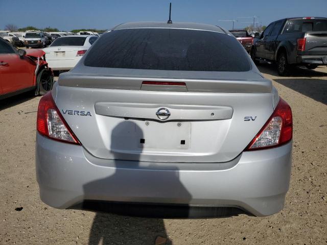  NISSAN VERSA 2019 Сріблястий
