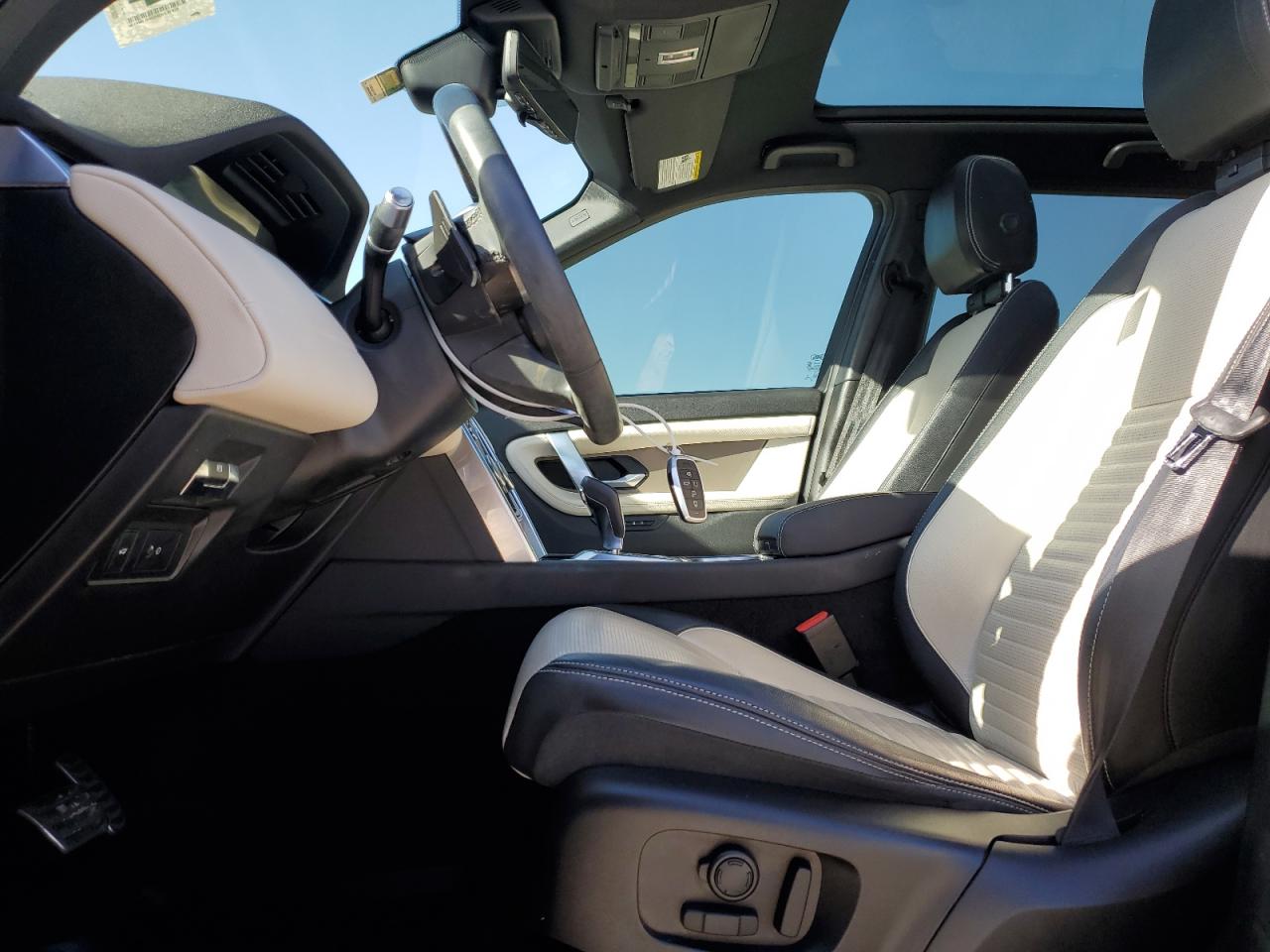 2020 Land Rover Discovery - Image 7