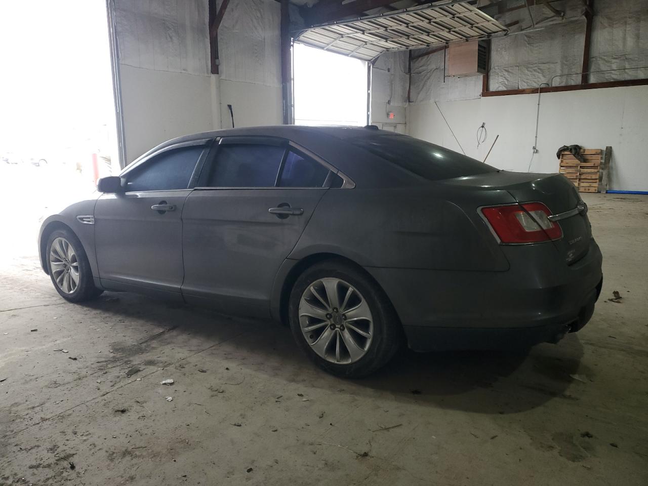 2011 Ford Taurus - Image 2