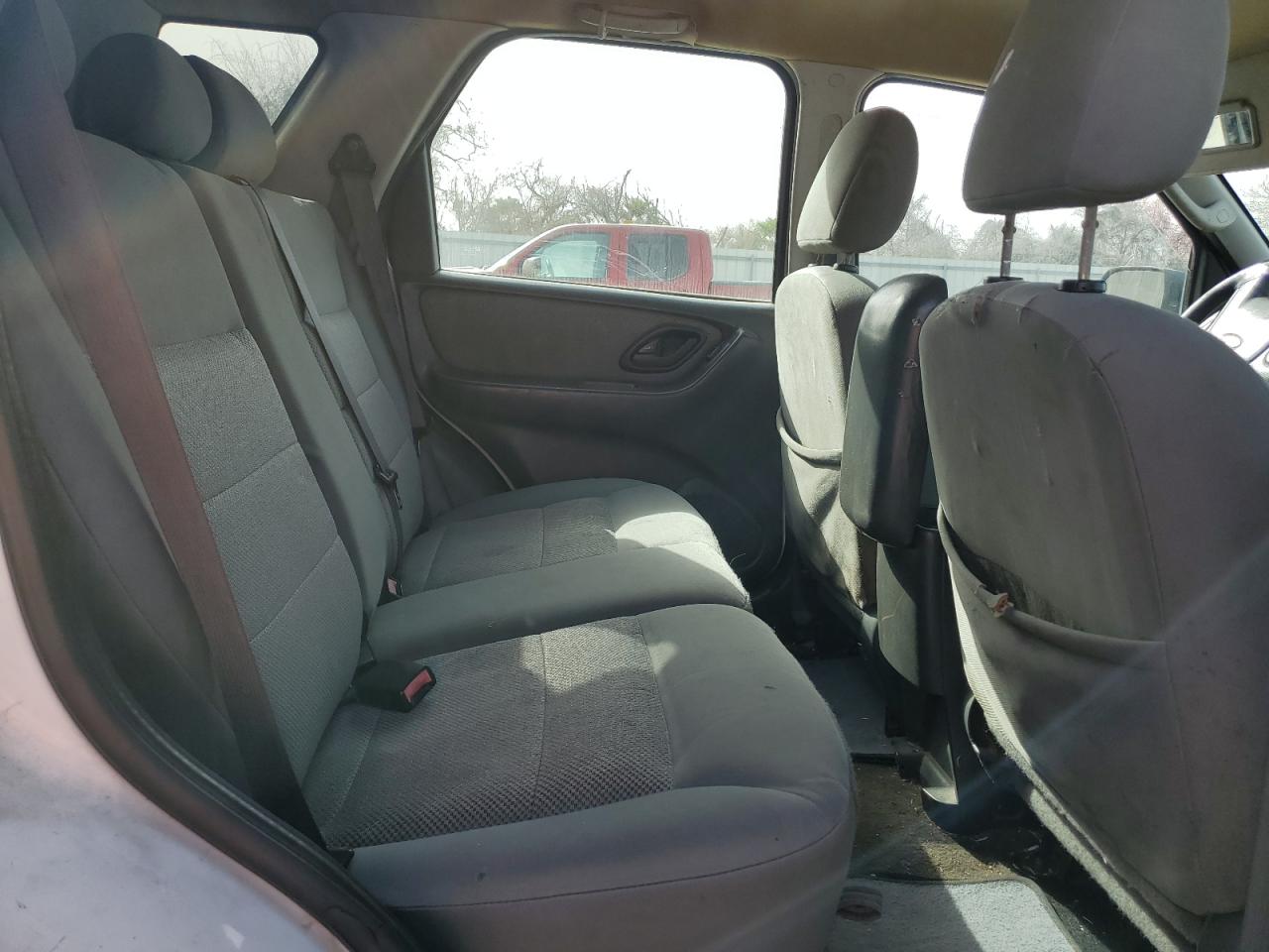2007 Ford Escape - Image 10