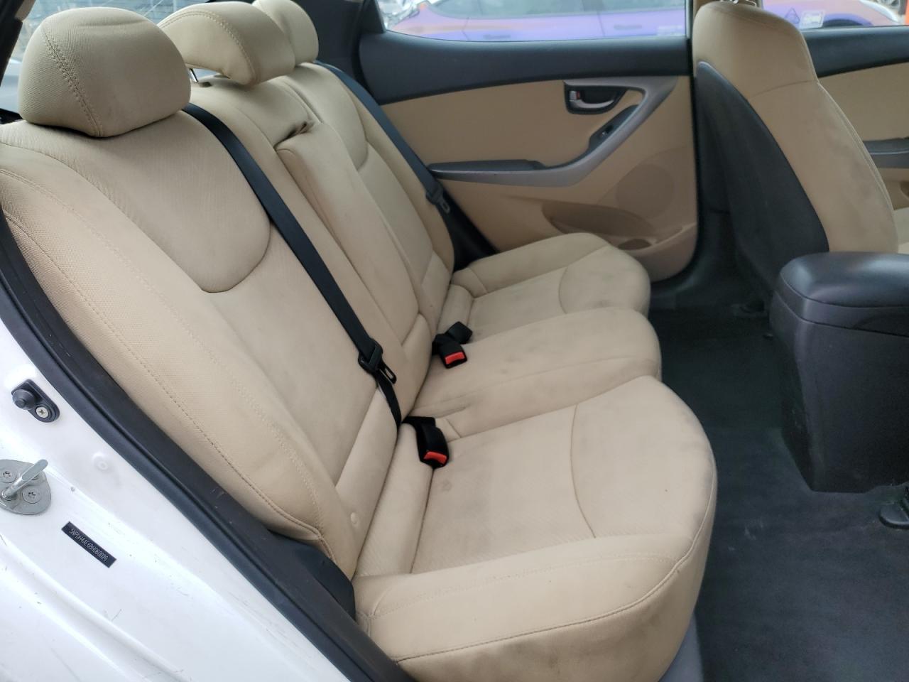 2011 Hyundai Elantra - Image 10