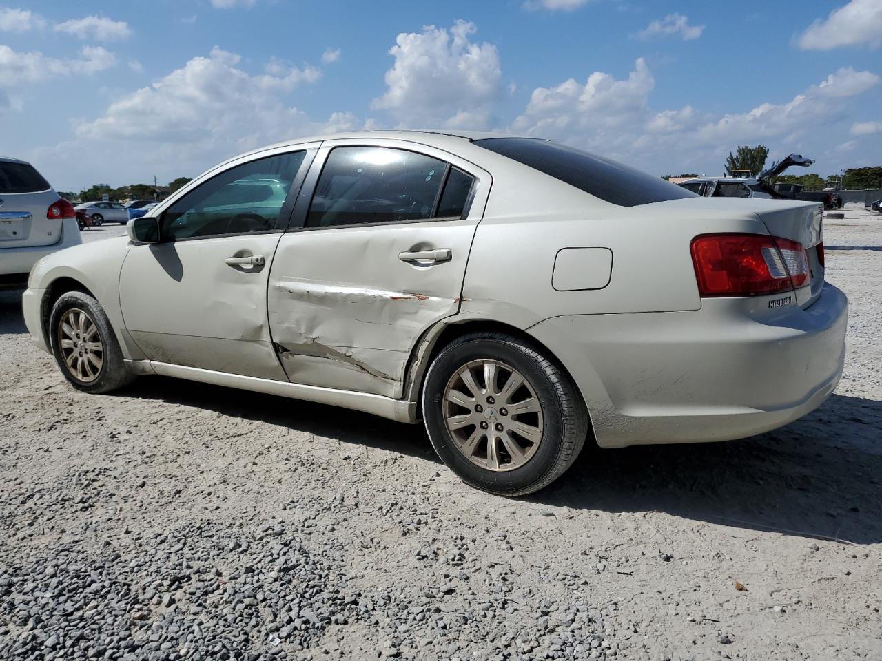 2009 Mitsubishi Galant - Image 2