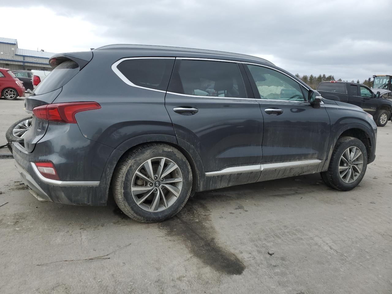 2020 Hyundai Santa Fe - Image 3