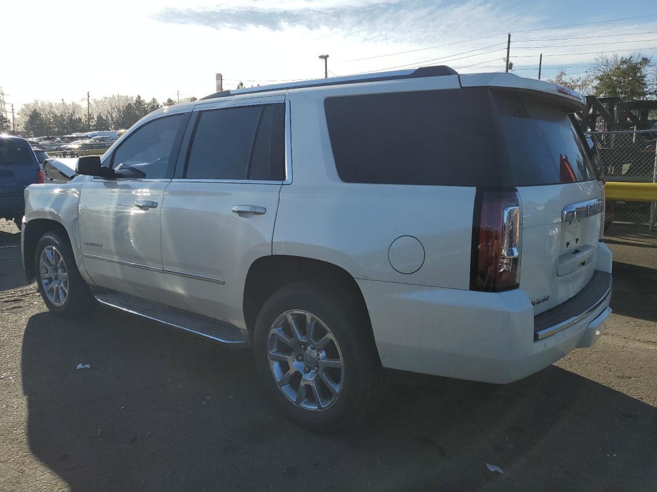 2015 GMC Yukon - Image 2
