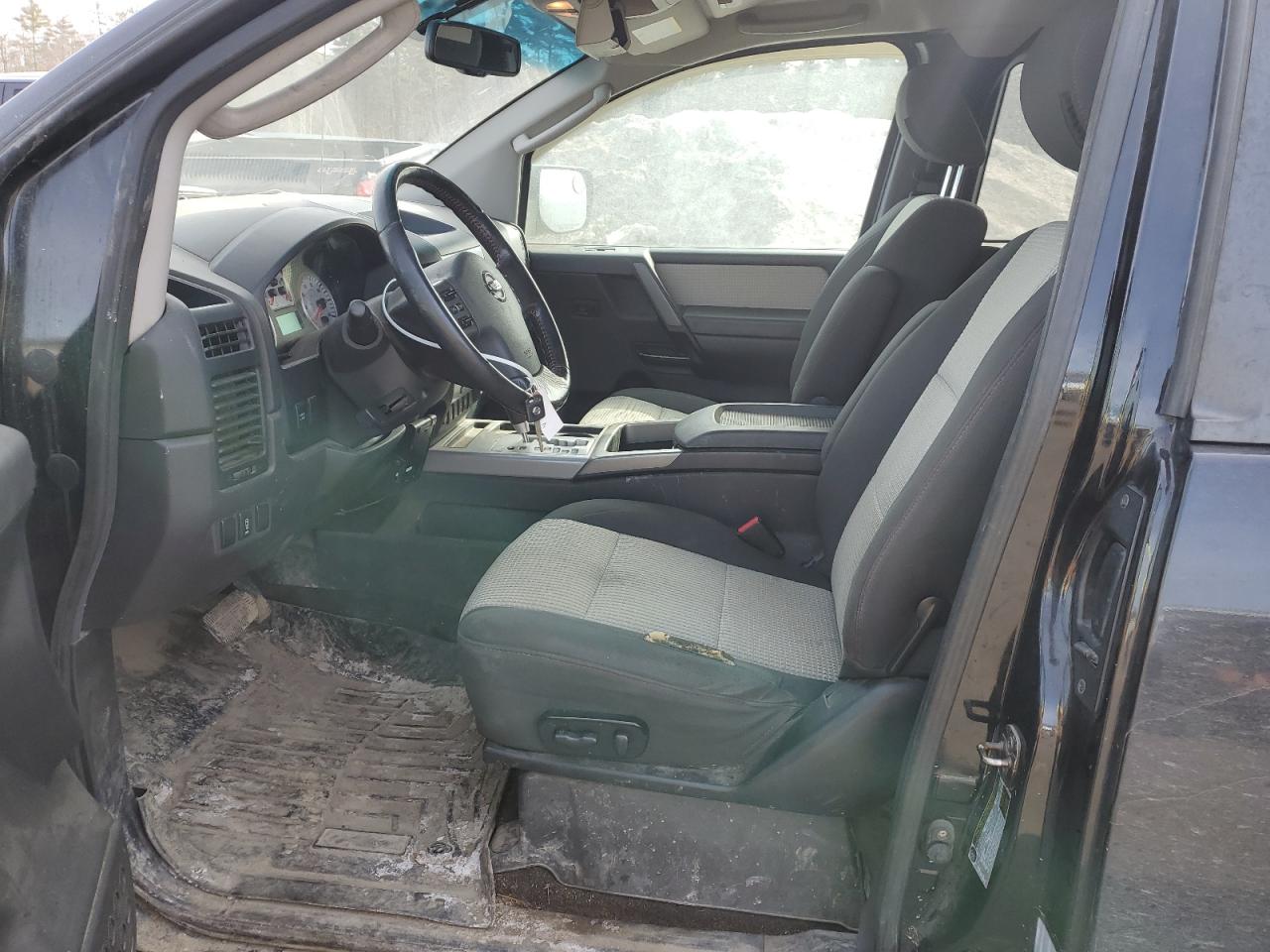 2010 Nissan Titan - Image 7